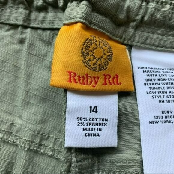 Ruby rd womens size 14 casual green cargo short with elastic waistband - Picture 3 of 7